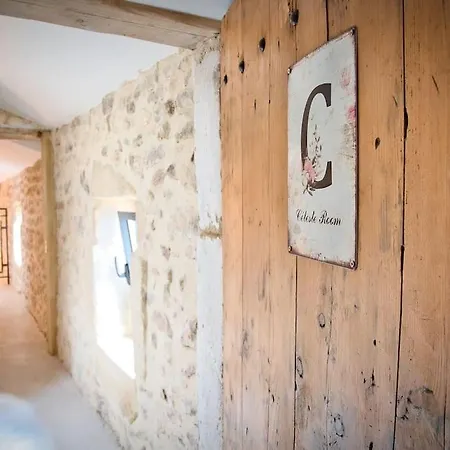 De Charme Uzes De 10 A 24 Personnes 別荘