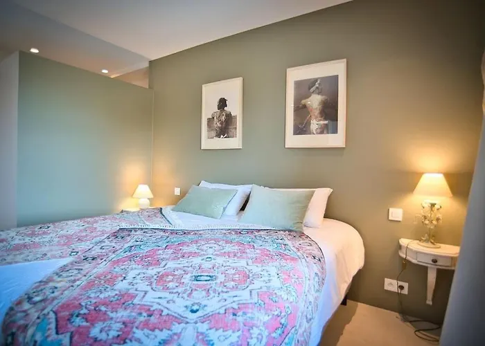 De Charme Uzes De 10 A 24 Personnes Tatil Evi *