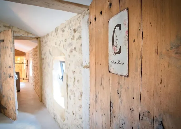 De Charme Uzes De 10 A 24 Personnes Tatil Evi