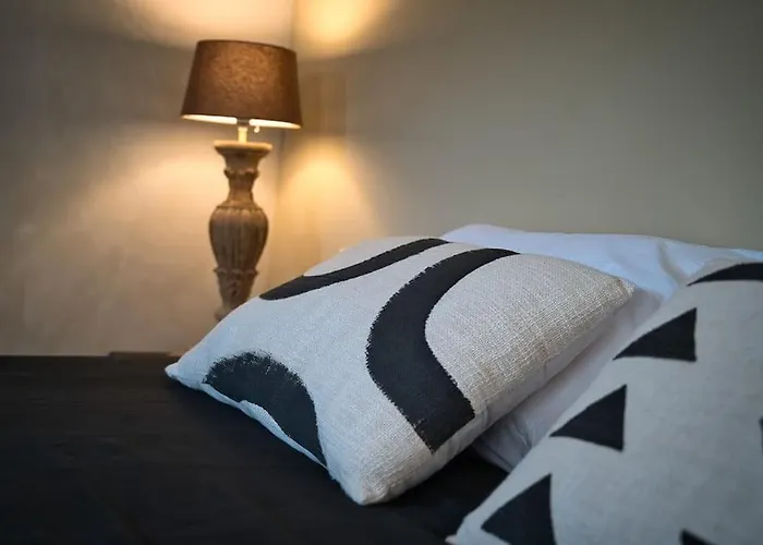 De Charme Uzes De 10 A 24 Personnes *