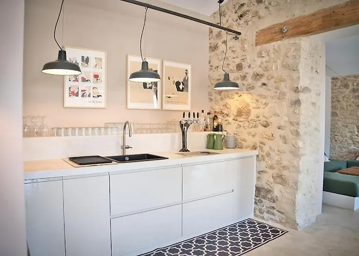 De Charme Uzes De 10 A 24 Personnes La Bastide-dʼEngras