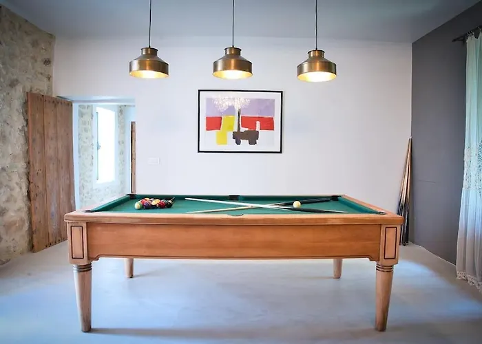 De Charme Uzes De 10 A 24 Personnes *